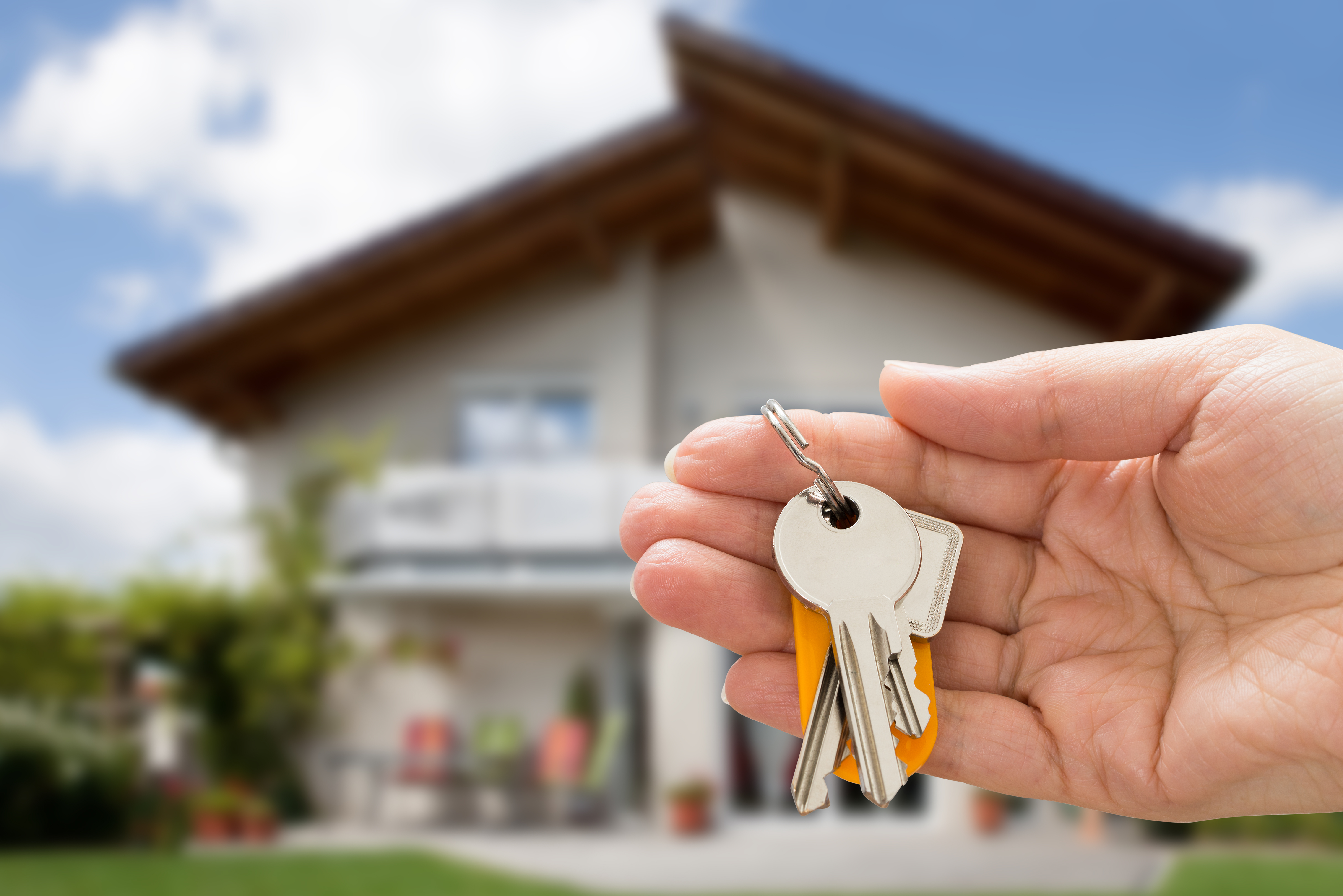 Покупка недвижимости без. Домик с ключами. Ключи от квартиры. «Ключи к дому». Ключи от дома.