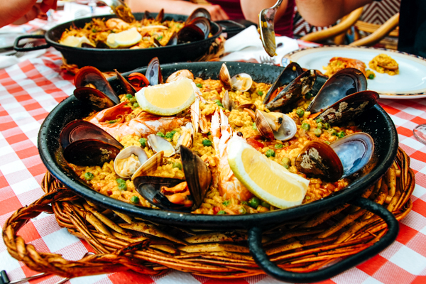 Paella - ein typisches Gericht in Katalonien und Empuriabrava