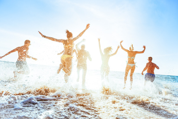 Freunde im Wasser - Partyurlaub auf den Balearen