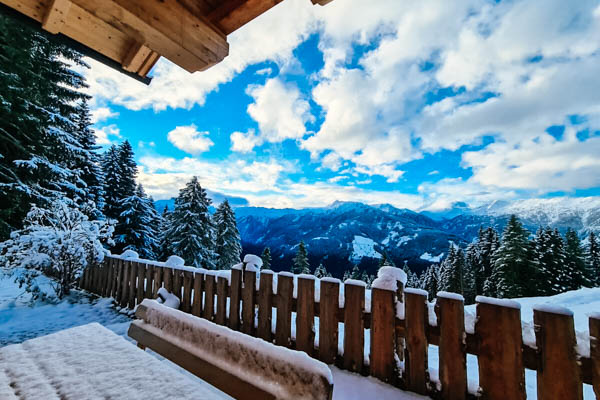 Ausblick von der Terrasse der Berghütte Hackihütte