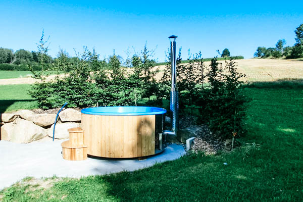 Hot Tub und Garten im Chalet Toms Hütte