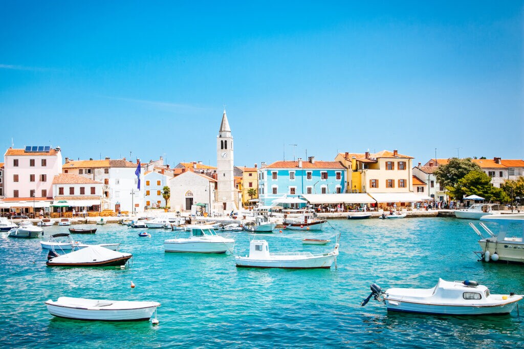 Aufsicht auf den Hafen von Fazana