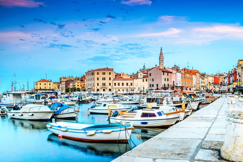 Der Hafen von Rovinj in Istrien