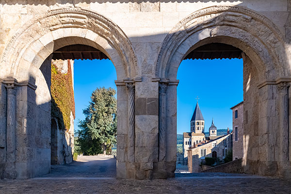 Blick auf den Kirchenturm Abtei Cluny