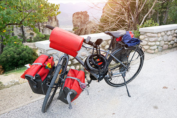 Fahrrad beladen mit Gepäck und Ausrüstung