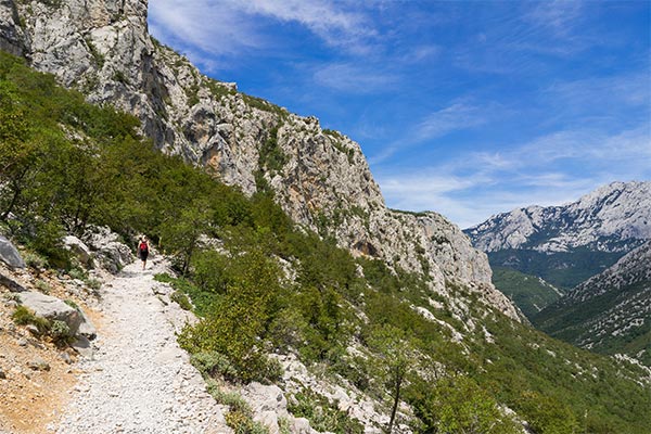 Blick in die Berge des Paklenica Nationalparks in Dalmatien, Kroatien