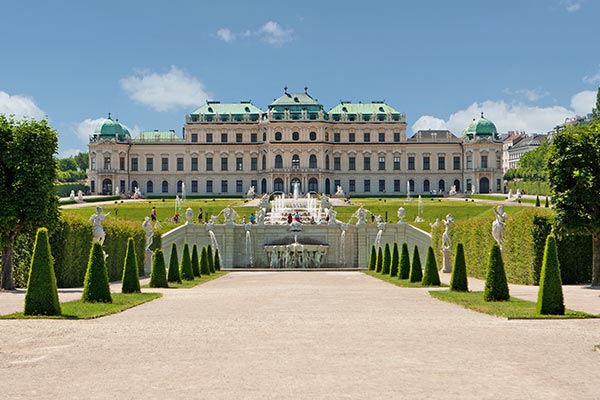 Schloss Belvedere mit Gartenanlage