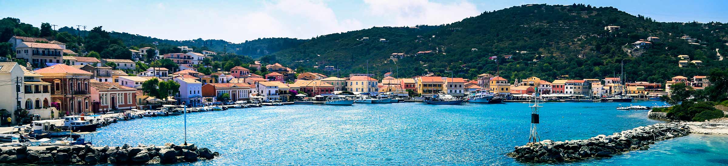 Blick auf den Hafen der griechischen Insel Paros
