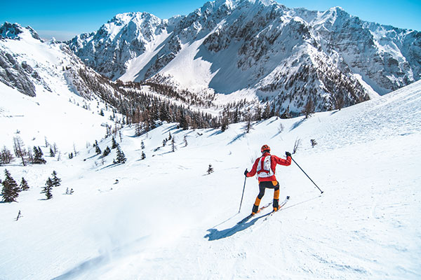 Skifahrer in den Dolomiten