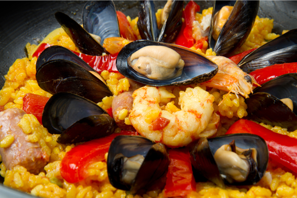 Spanische Paella mit Meeresfrüchten