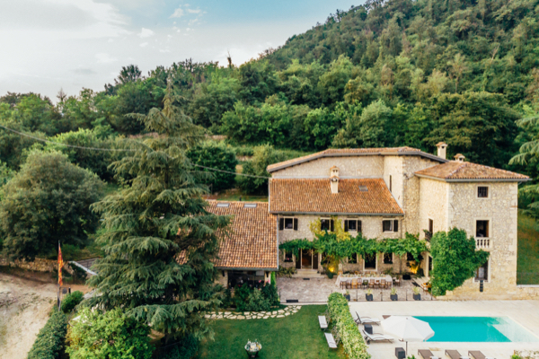 Villa mit Pool in Italien