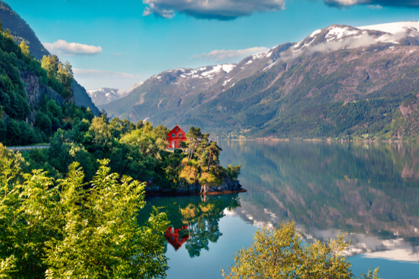 Blick über den Hardangerfjord in Norwegen