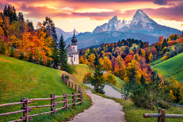 Herbst in Bayern mit Blick auf die Alpen