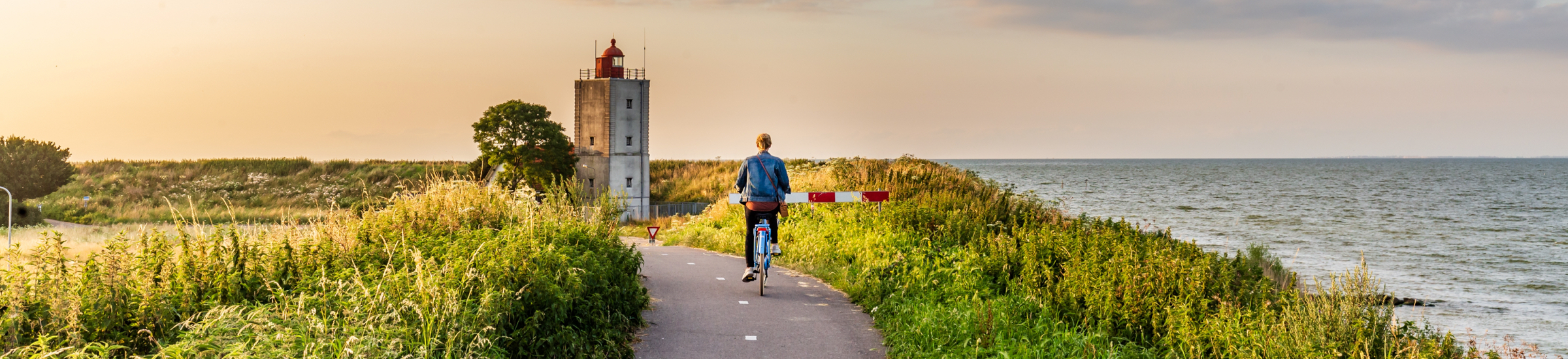 Radweg zum Leuchtturm bei Edam