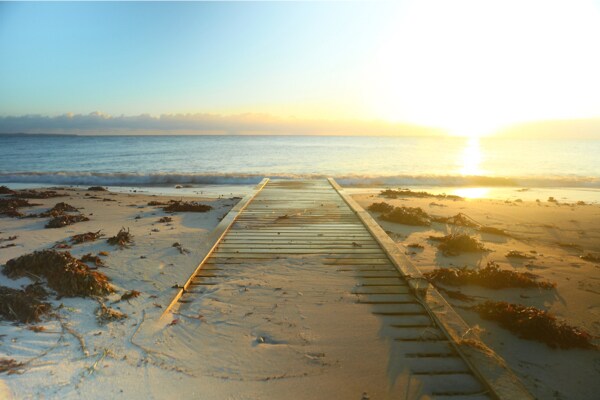 Sonnenaufgang am Strand in Aarhus