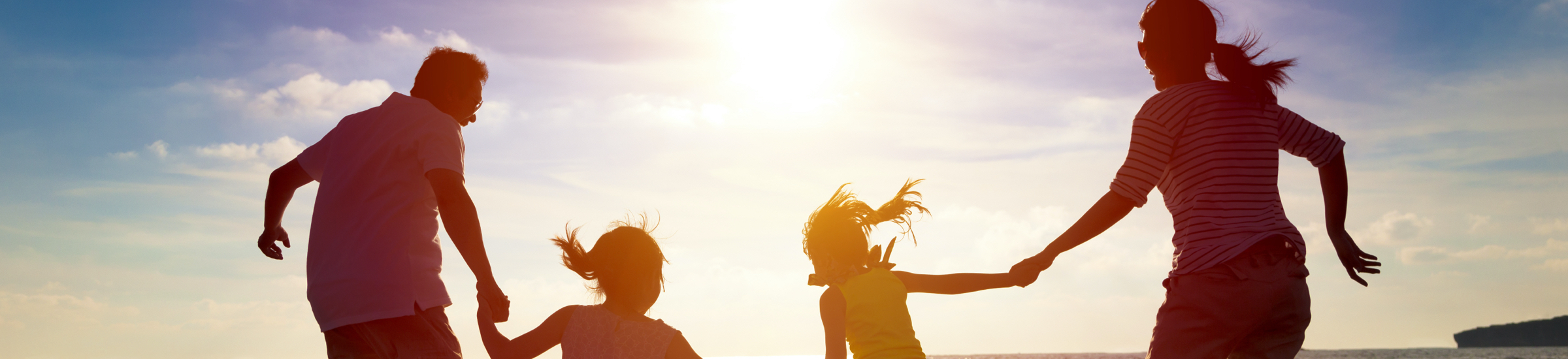 Familie im Urlaub am Strand