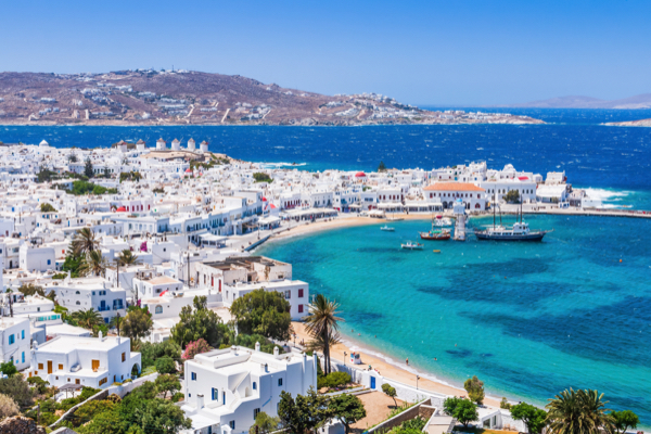 Panoramablick auf Mykonos Stadt in Griechenland
