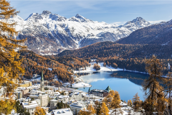 Aussicht auf St. Moritz in den Schweizer Alpen