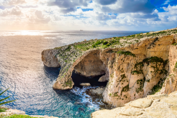 Blaue Grotte in der Nähe der Insel Malta

