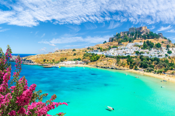 Stadt Lindos am Meer auf Rhodos in Griechenland
