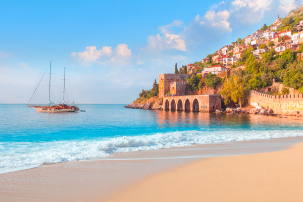 Strand in Alanya am Turm Kizil Kule
